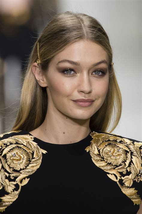 gigi hadid Versace makeup